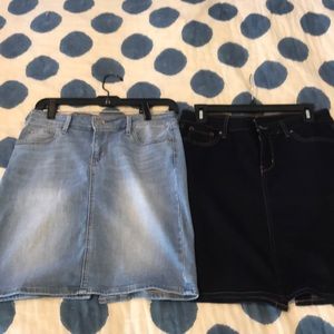 🌸Two denim Levi’s Skirts🌸